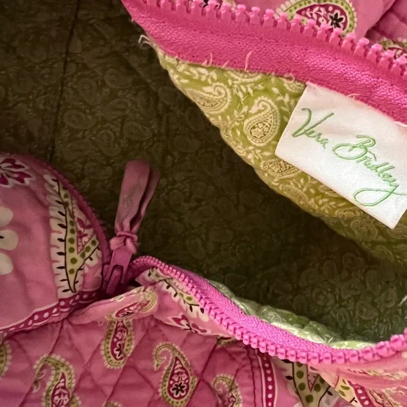 Vera Bradly small duffle 
MADE IN THE USA - Picture 2 of 5